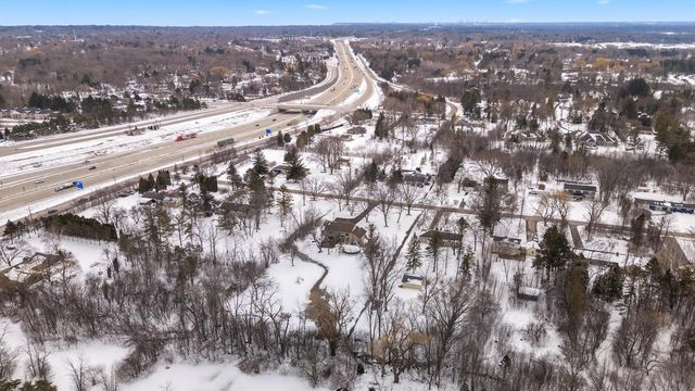 1414 W El Rancho DRIVE, Mequon, WI 53092