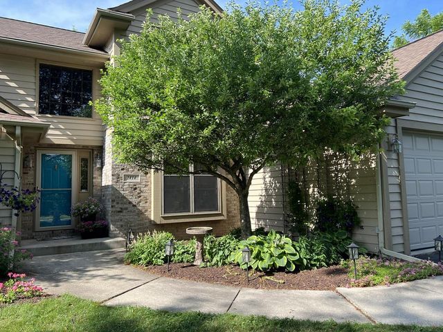 1414 W El Rancho DRIVE, Mequon, WI 53092