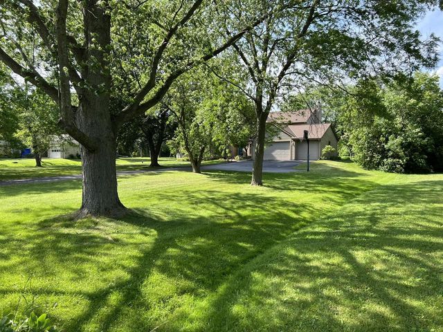 1414 W El Rancho DRIVE, Mequon, WI 53092
