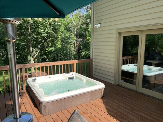 1414 W El Rancho DRIVE, Mequon, WI 53092