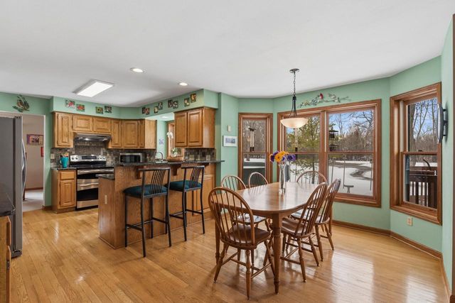 1414 W El Rancho DRIVE, Mequon, WI 53092