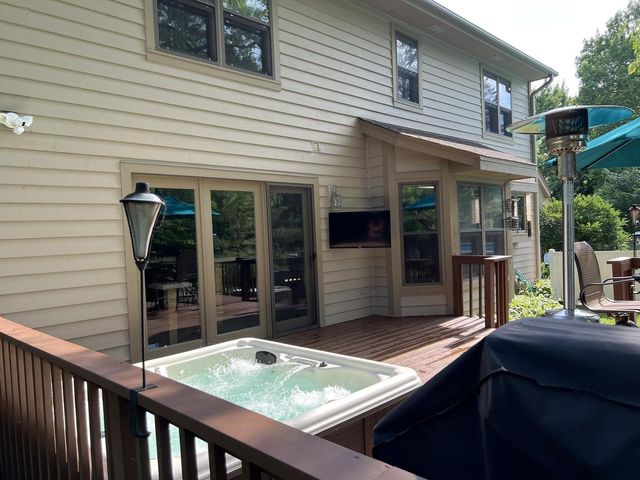 1414 W El Rancho DRIVE, Mequon, WI 53092