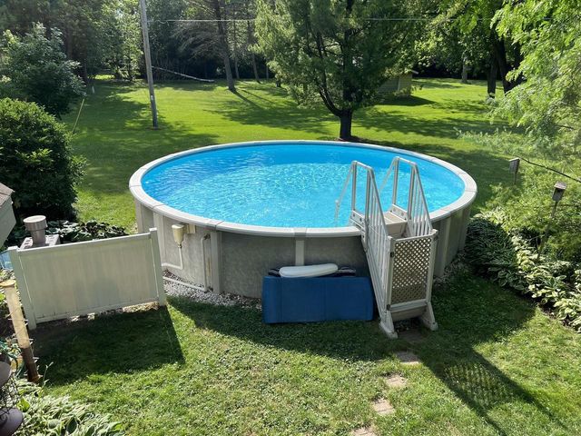 1414 W El Rancho DRIVE, Mequon, WI 53092