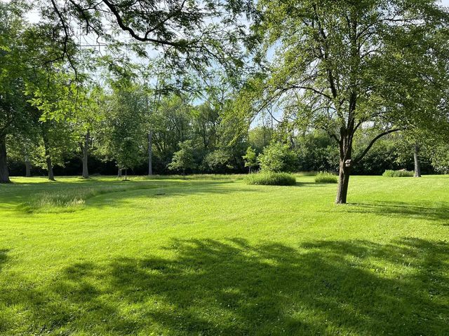 1414 W El Rancho DRIVE, Mequon, WI 53092