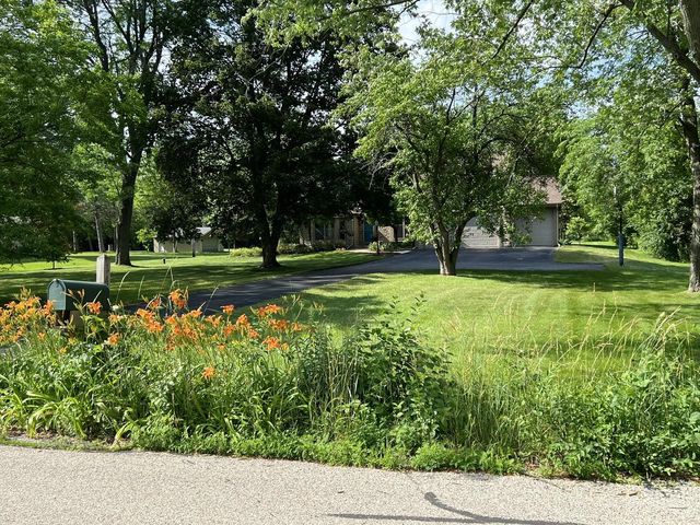 1414 W El Rancho DRIVE, Mequon, WI 53092