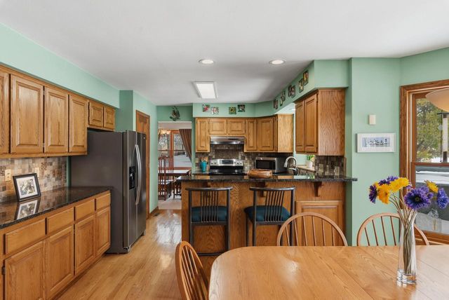 1414 W El Rancho DRIVE, Mequon, WI 53092