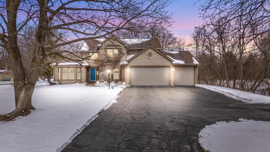 1414 W El Rancho DRIVE, Mequon, WI 53092