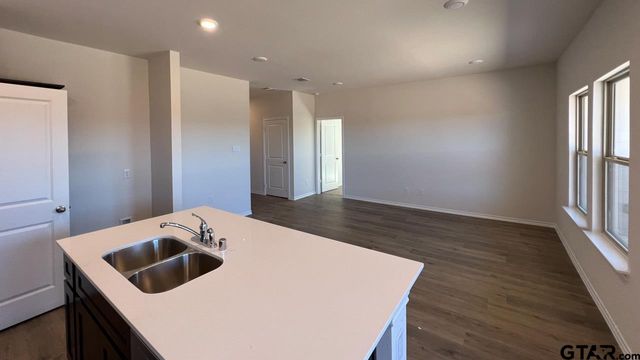 151 Dry Creek Lane, Canton, TX 75103