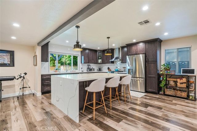 6321 Balcom Avenue, Encino, CA 91316