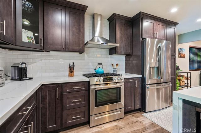 6321 Balcom Avenue, Encino, CA 91316