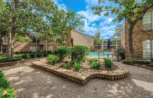 2121 Fountain View Drive 83E, Houston, TX 77057