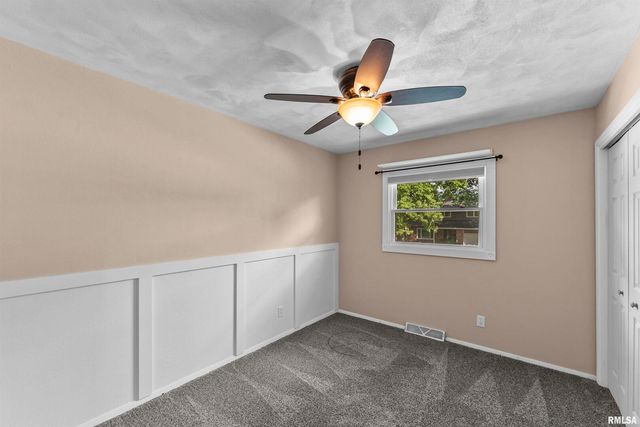 1453 W 41 Street, Davenport, IA 52806