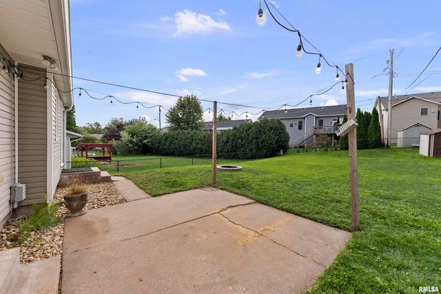 1453 W 41 Street, Davenport, IA 52806