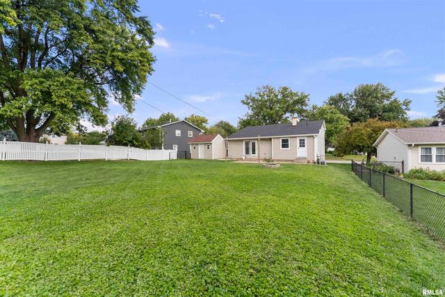 1453 W 41 Street, Davenport, IA 52806