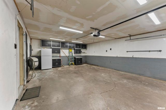 1453 W 41 Street, Davenport, IA 52806