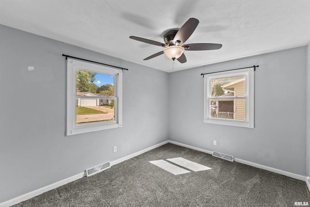 1453 W 41 Street, Davenport, IA 52806