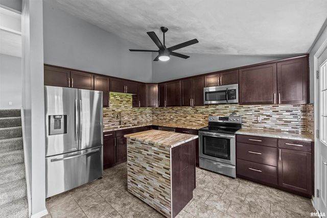 1453 W 41 Street, Davenport, IA 52806