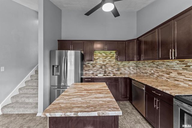 1453 W 41 Street, Davenport, IA 52806