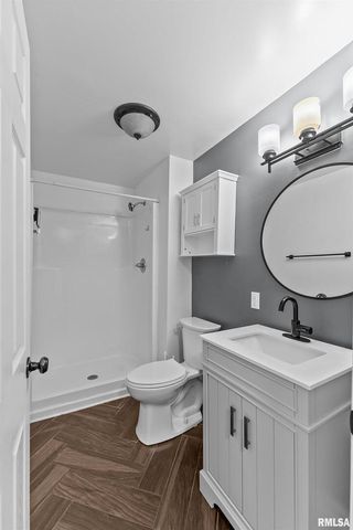 1453 W 41 Street, Davenport, IA 52806