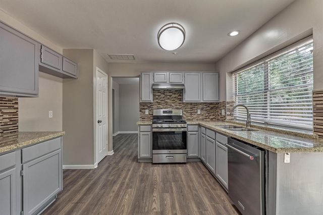 23 Ridgecross Place, The Woodlands, TX 77381