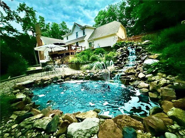 1911 NW Wildwood Court, Blue Springs, MO 64015