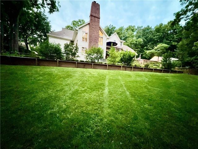 1911 NW Wildwood Court, Blue Springs, MO 64015