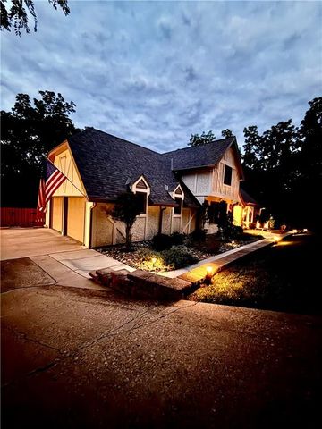1911 NW Wildwood Court, Blue Springs, MO 64015