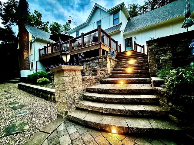 1911 NW Wildwood Court, Blue Springs, MO 64015