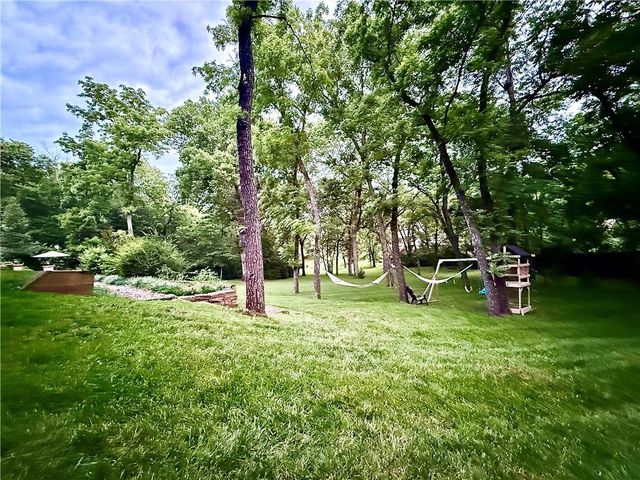 1911 NW Wildwood Court, Blue Springs, MO 64015