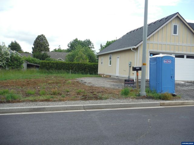 212 NE Broadway St, Sublimity, OR 97385