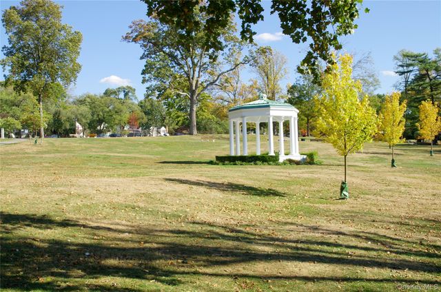 2 Seaman, Glen Cove, NY 11542