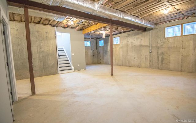 2 Seaman, Glen Cove, NY 11542