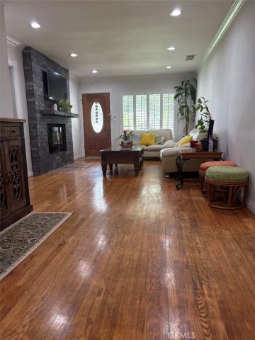 10237 Oro Vista, Sunland, CA 91040