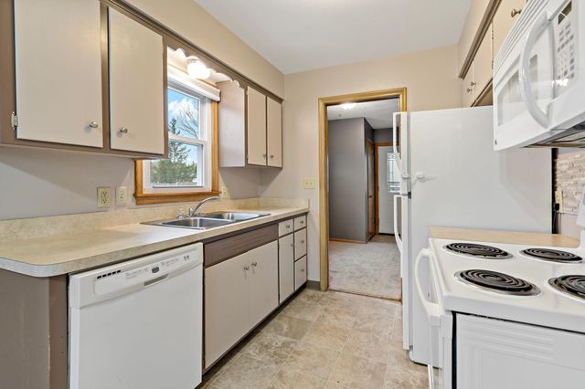 7184 Cooper Avenue, Inver Grove Heights, MN 55076