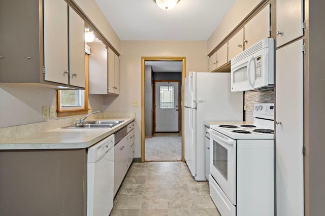 7184 Cooper Avenue, Inver Grove Heights, MN 55076