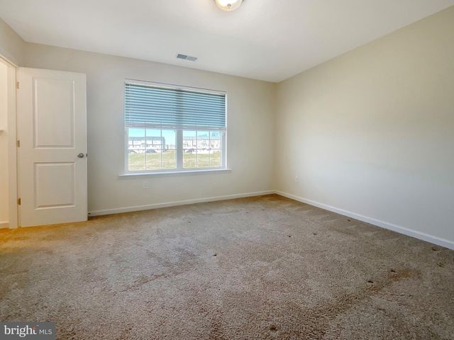 109 HOLSTEIN DR, Hanover, PA 17331