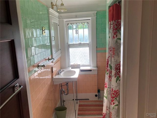 167 East Genesee St Apt 2, Skaneateles, NY 13152