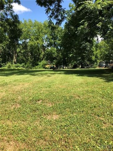 167 East Genesee St Apt 2, Skaneateles, NY 13152