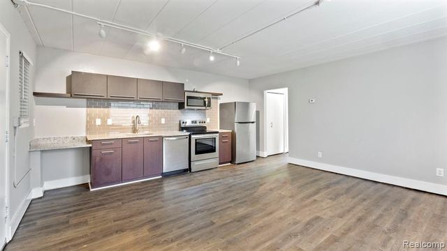 1050 N Adams Road 110, Birmingham, MI 48009