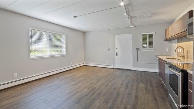 1050 N Adams Road 110, Birmingham, MI 48009
