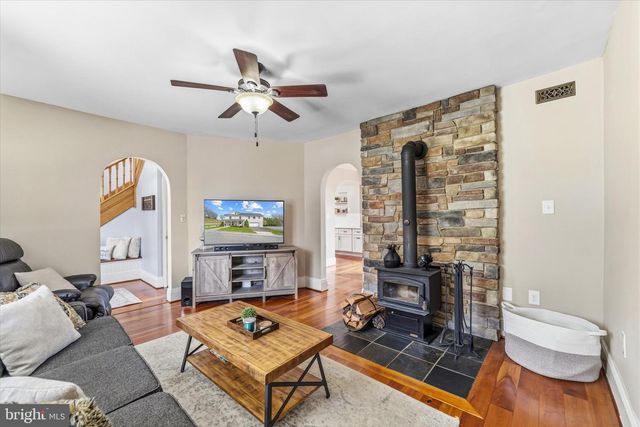 125 W 4TH ST, Front Royal, VA 22630