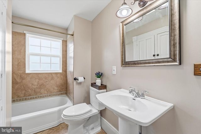 125 W 4TH ST, Front Royal, VA 22630