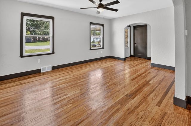 315 9th Avenue, De Witt, IA 52472