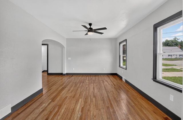 315 9th Avenue, De Witt, IA 52472