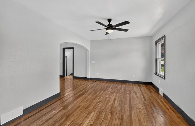 315 9th Avenue, De Witt, IA 52472