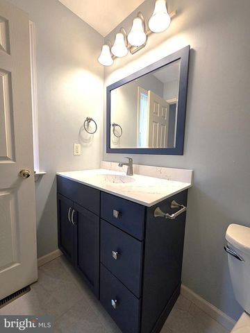 112 OLD SCHOOLHOUSE LN, Mechanicsburg, PA 17055