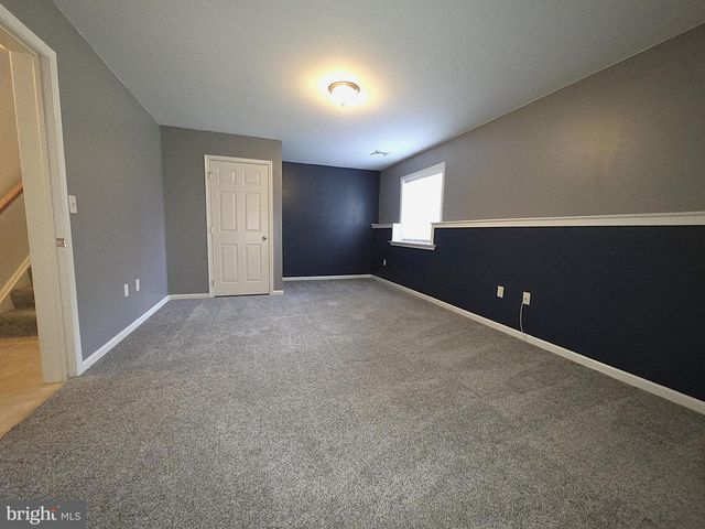 112 OLD SCHOOLHOUSE LN, Mechanicsburg, PA 17055