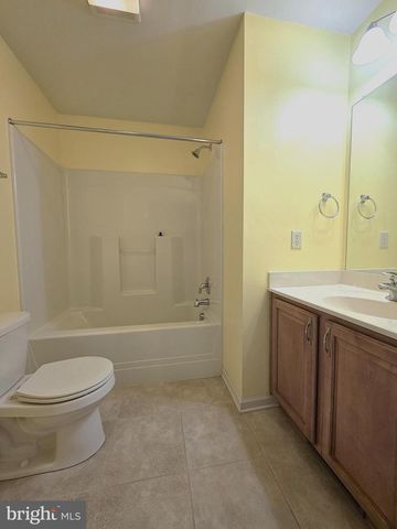 112 OLD SCHOOLHOUSE LN, Mechanicsburg, PA 17055