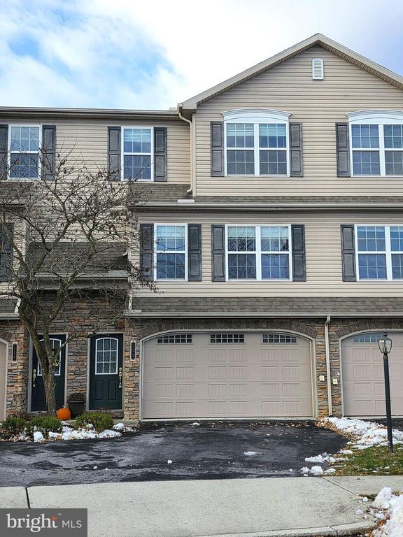 112 OLD SCHOOLHOUSE LN, Mechanicsburg, PA 17055