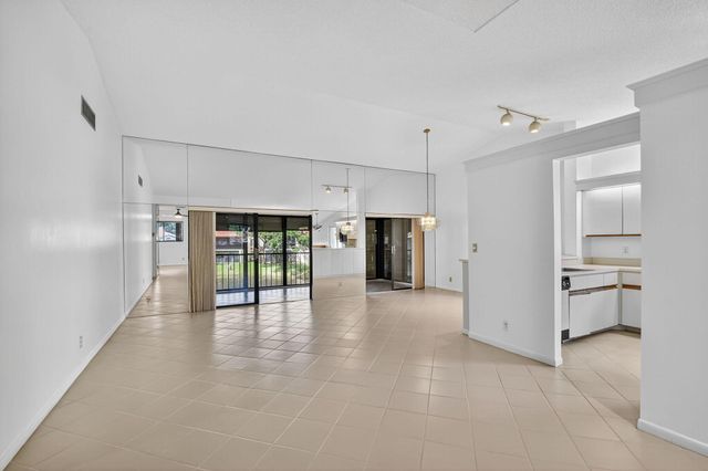 10631 Ocean Palm Way 202, Boynton Beach, FL 33437